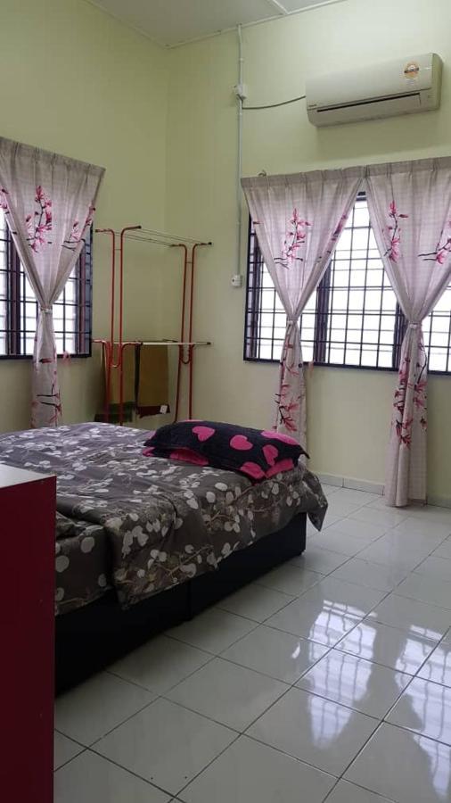 Room/Homestay Nazadja Сунгай-Бесар Экстерьер фото